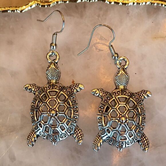 ADORABLE SILVER Plated Turtle Earrings! - Picture 6 of 16